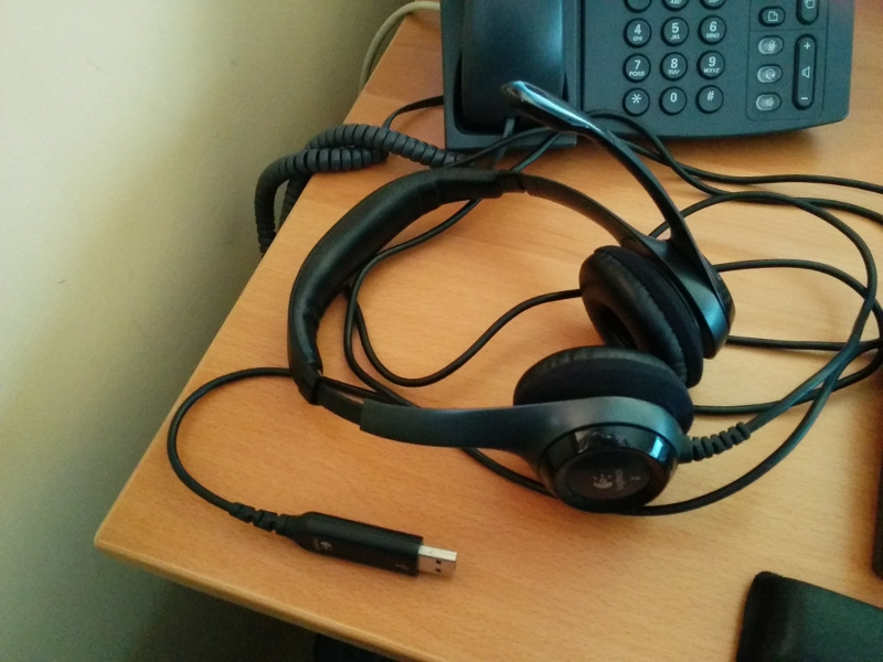 Archivo:Auriculares usb.jpg